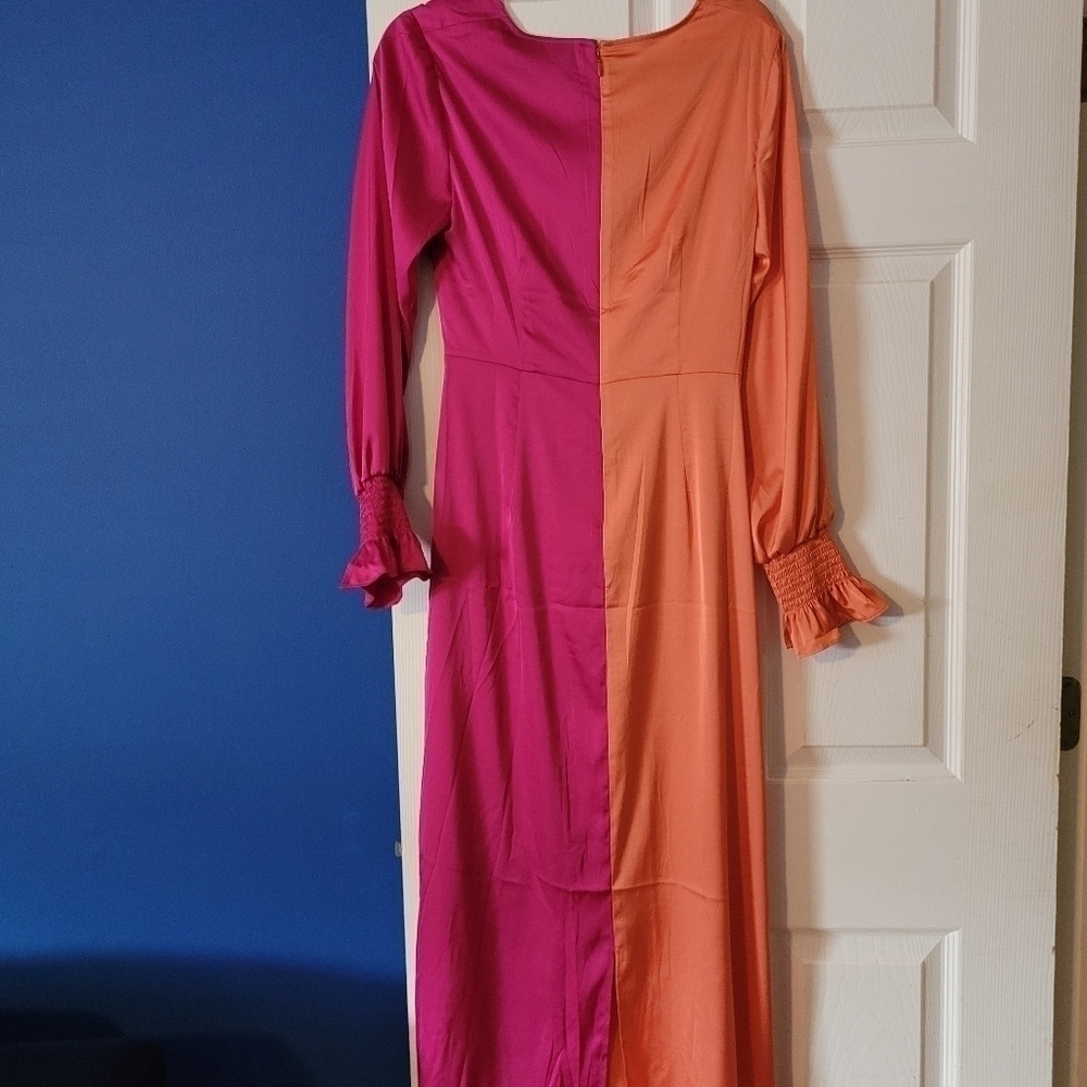 COLORBLOCK twist front dress 🤪 👌 ✨️ - Picture 7 of 10